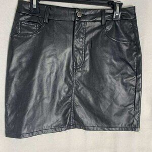 EUC Pretty Little Thing Women's Black Faux Leather Skirt size 8